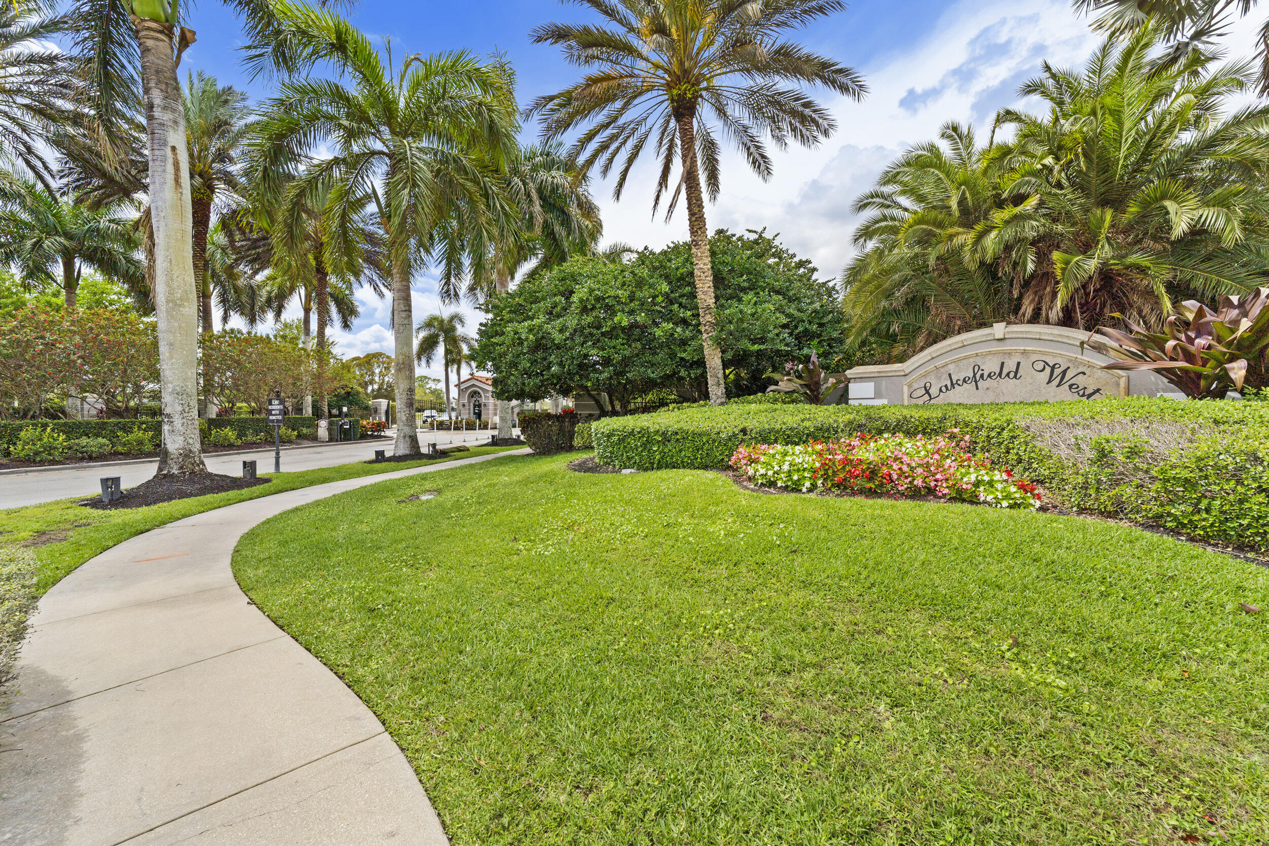 LAKEFIELD OF THE LANDINGS AT WELLINGTON - Residential