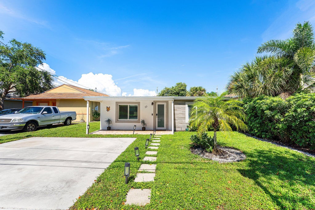 Photo of 161 NE 15TH Terrace, Boca Raton, FL 33432 (MLS # B26087778)