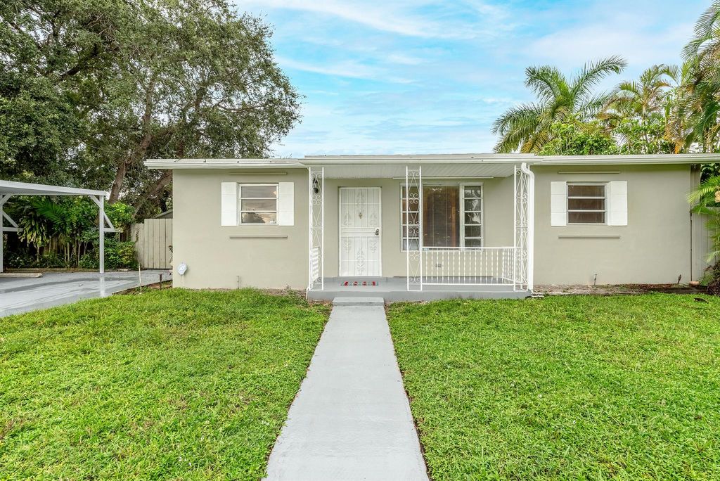 Photo of 4511 SW 32 Drive, West Park, FL 33023 (MLS # R10922249)