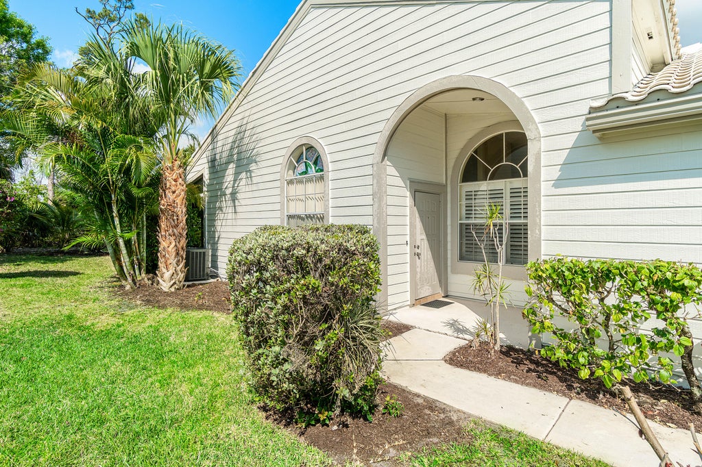Photo of 8918 SE Riverfront Terrace, Jupiter, FL 33469 (MLS # R11084529)