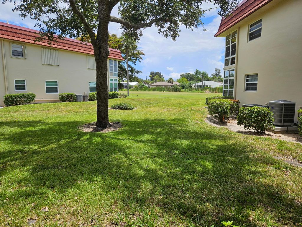 Photo of 31 Pine Arbor Lane, Vero Beach, FL 32962 (MLS # B26048673)