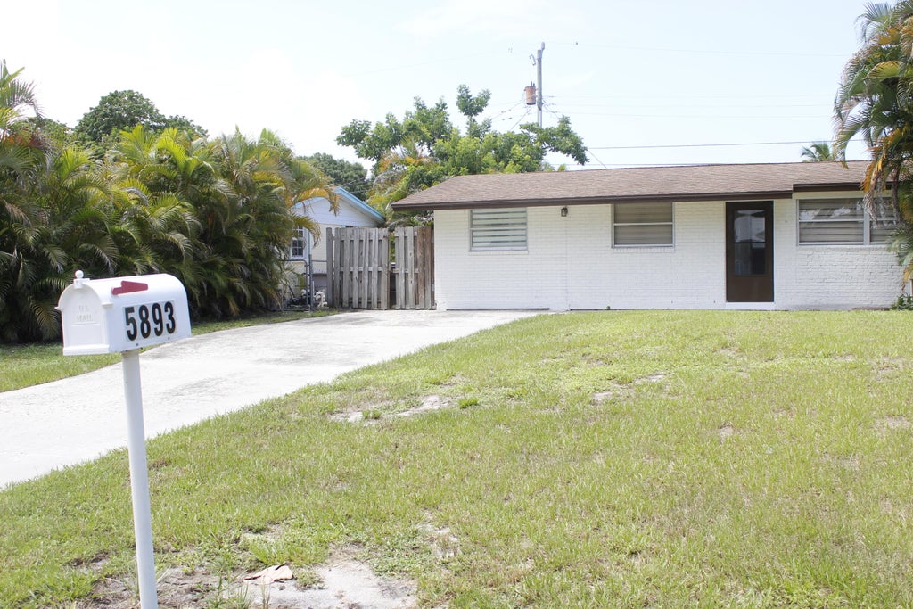 Photo of 5893 Williamson Road, Jupiter, FL 33458 (MLS # R11110473)