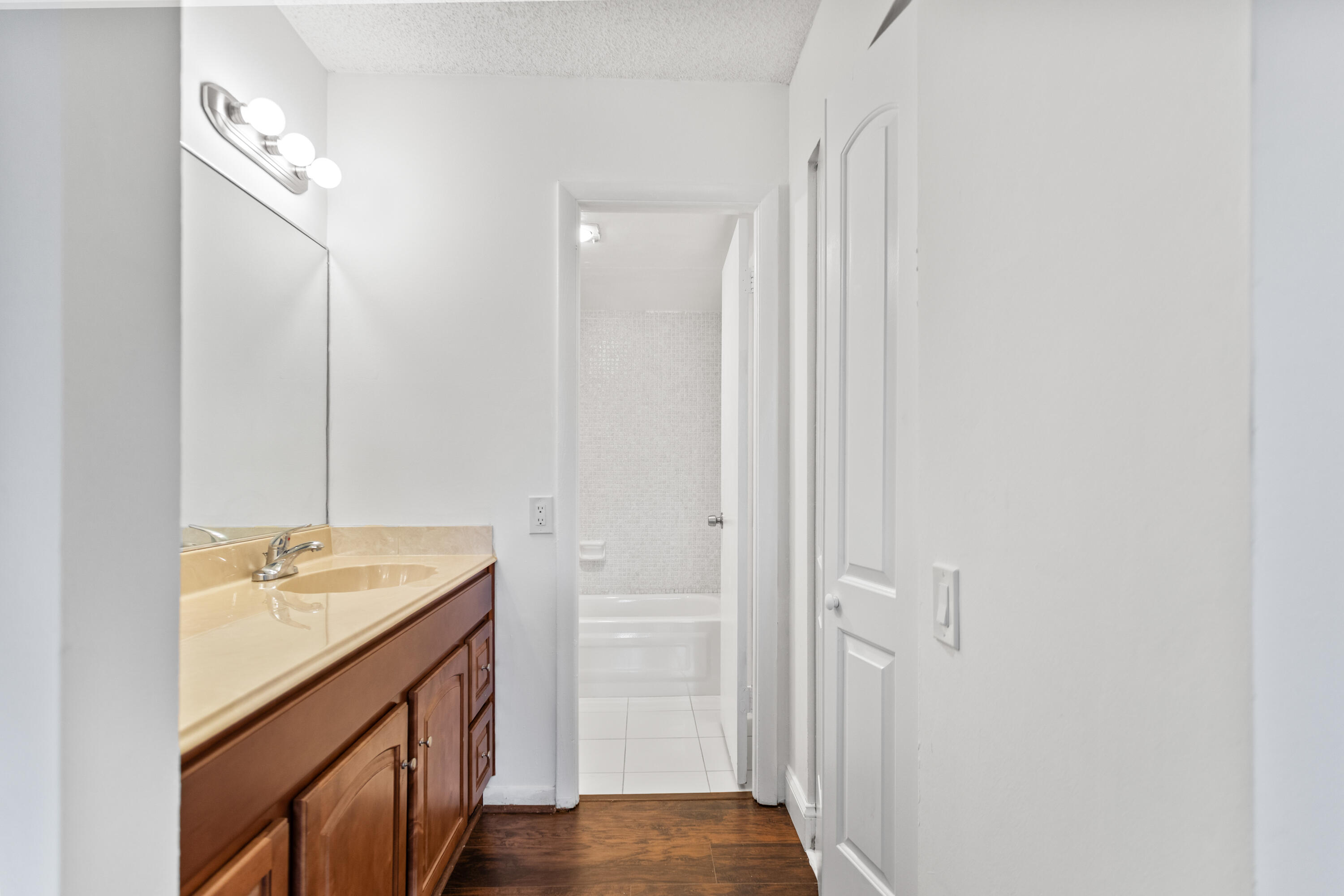 LIME BAY CONDOMINIUM 5 - Residential