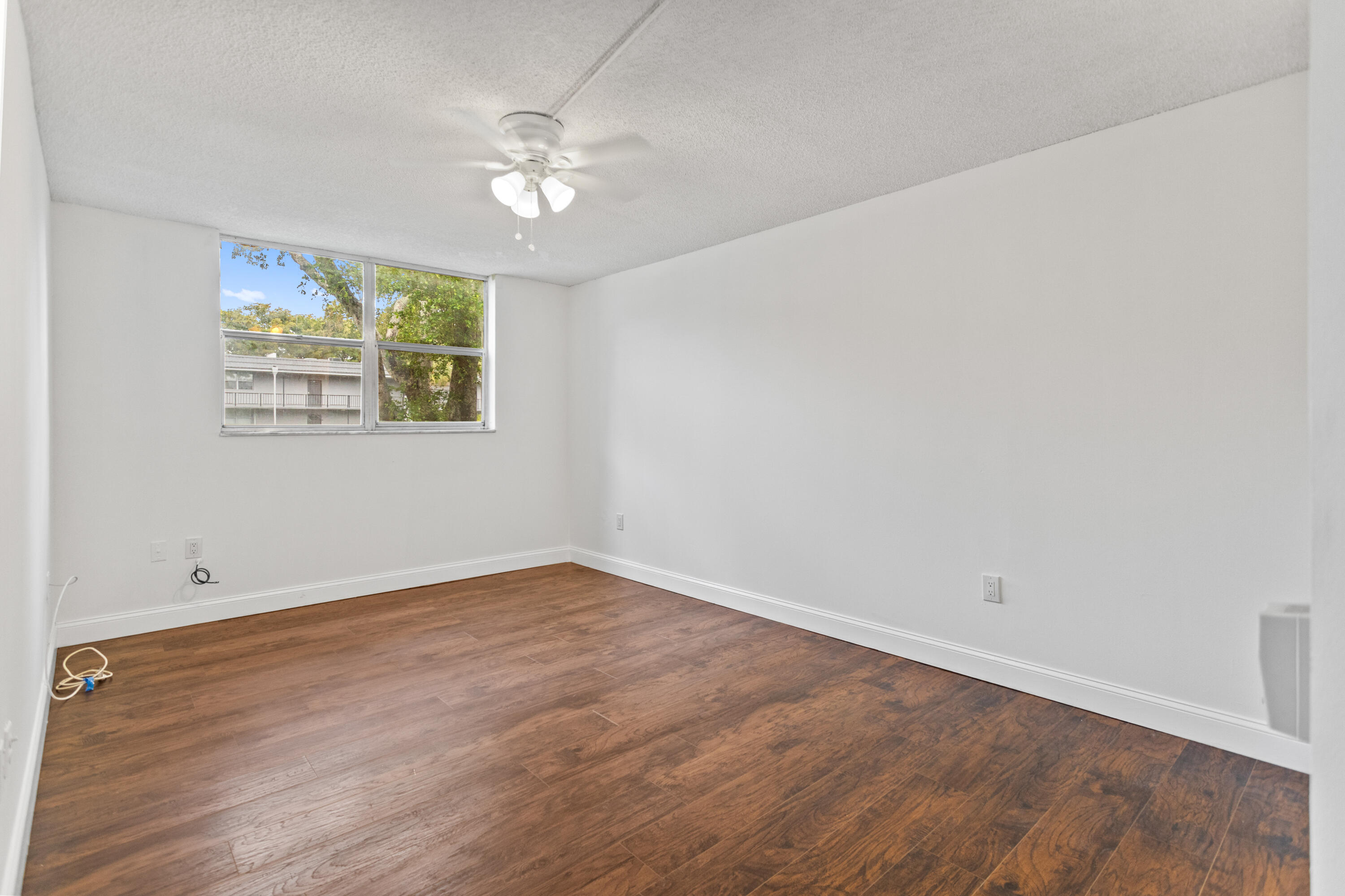 LIME BAY CONDOMINIUM 5 - Residential