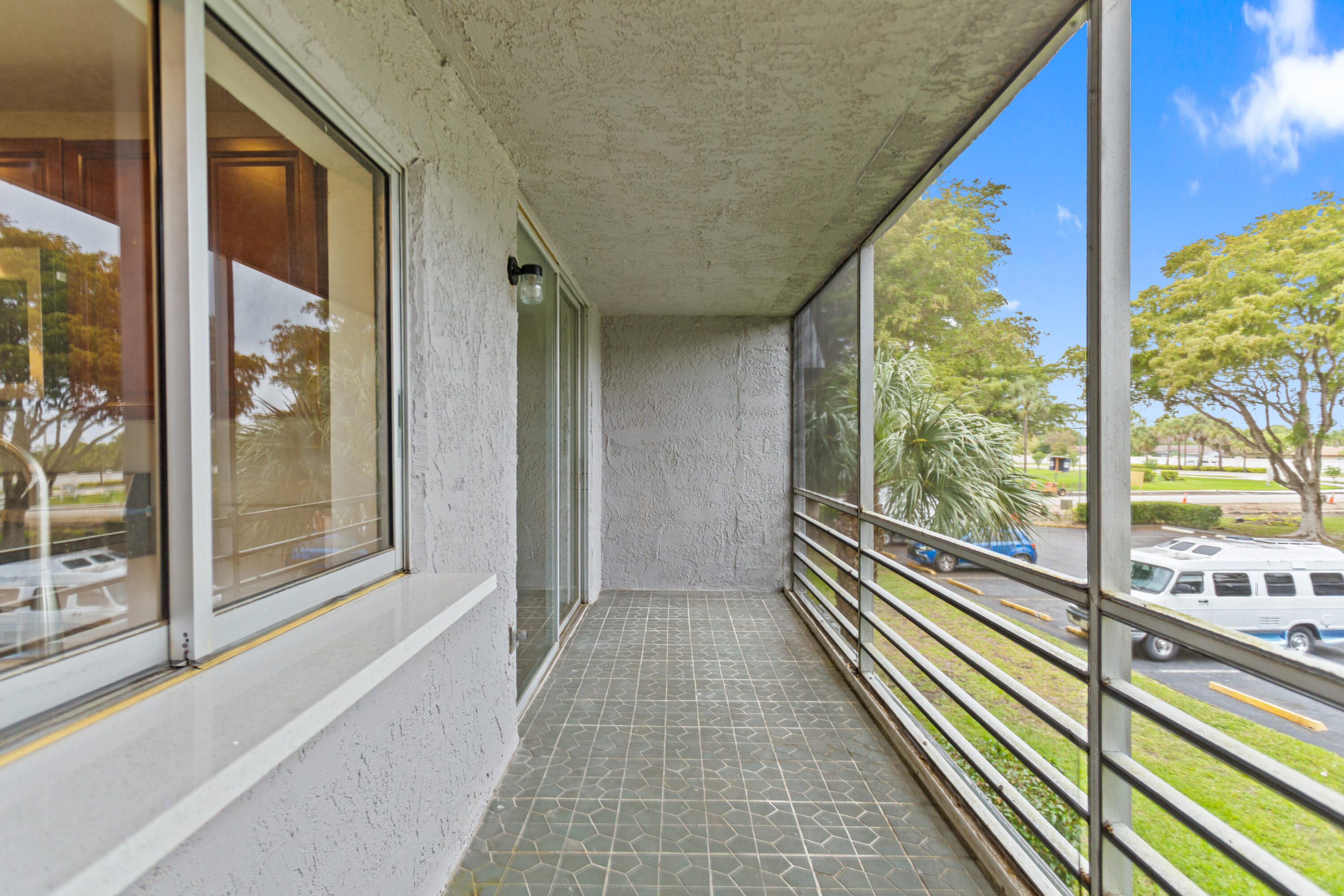 LIME BAY CONDOMINIUM 5 - Residential