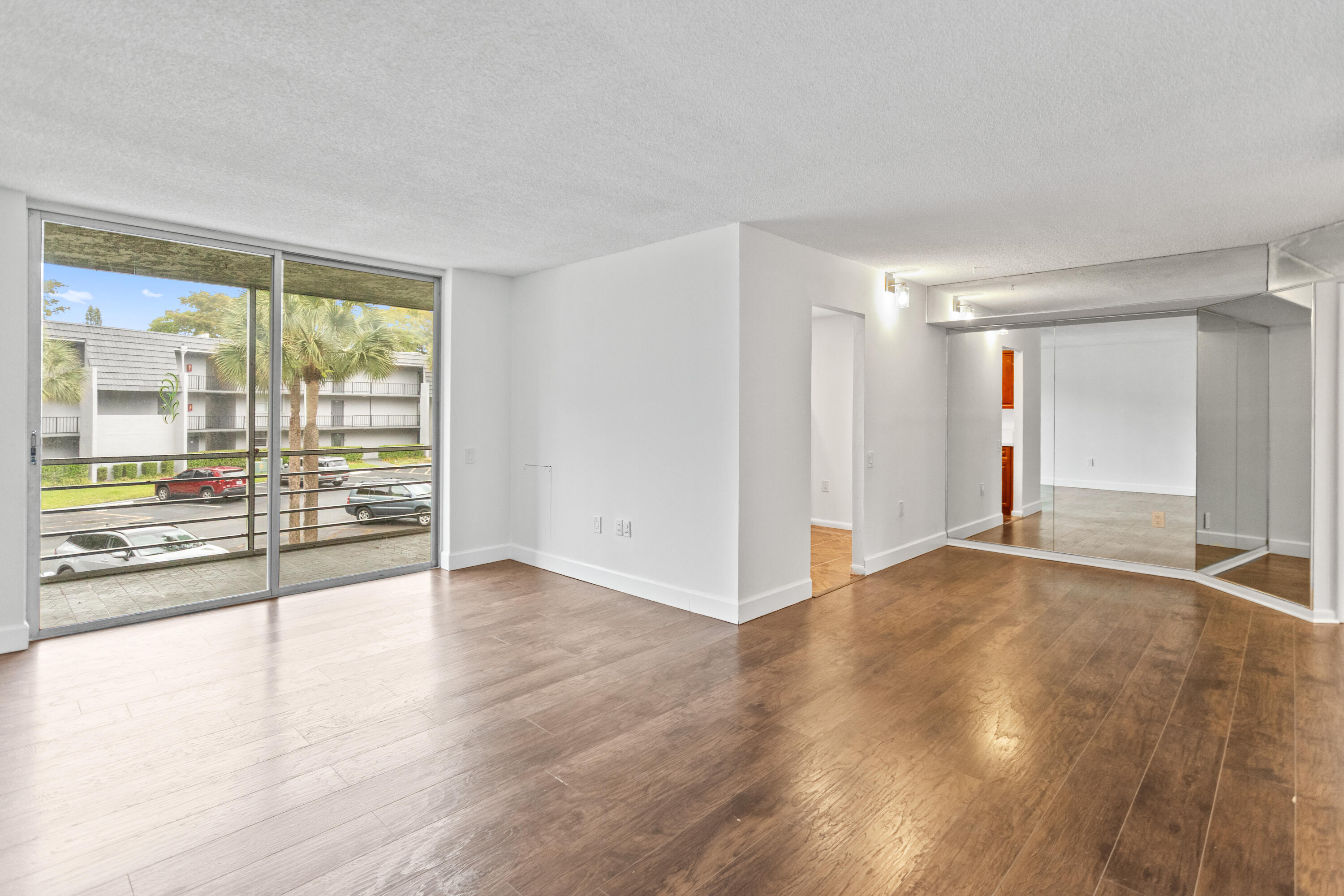 LIME BAY CONDOMINIUM 5 - Residential