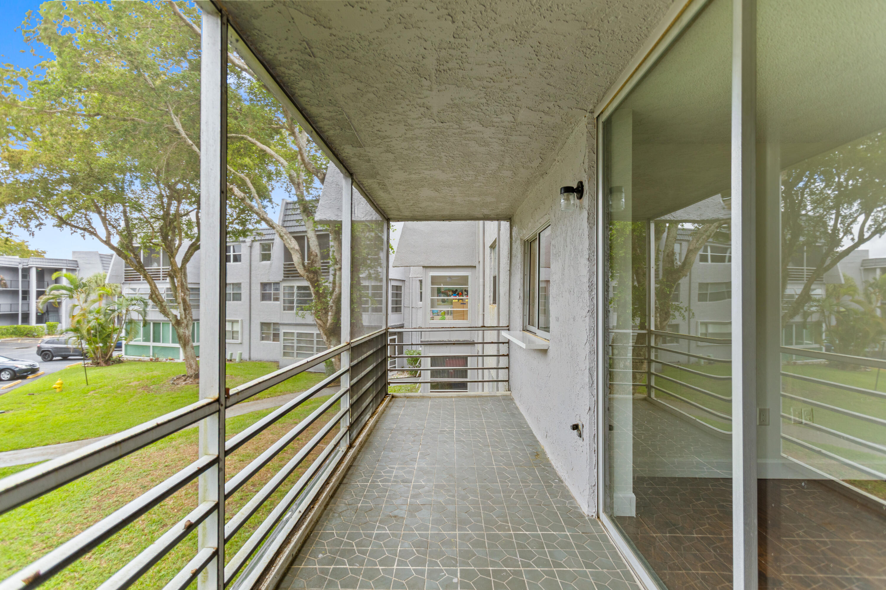 LIME BAY CONDOMINIUM 5 - Residential