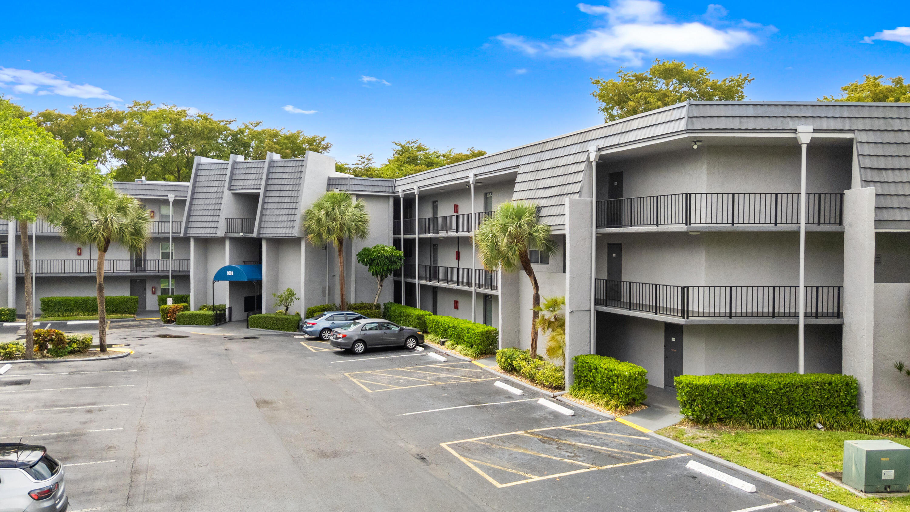 LIME BAY CONDOMINIUM 5 - Residential