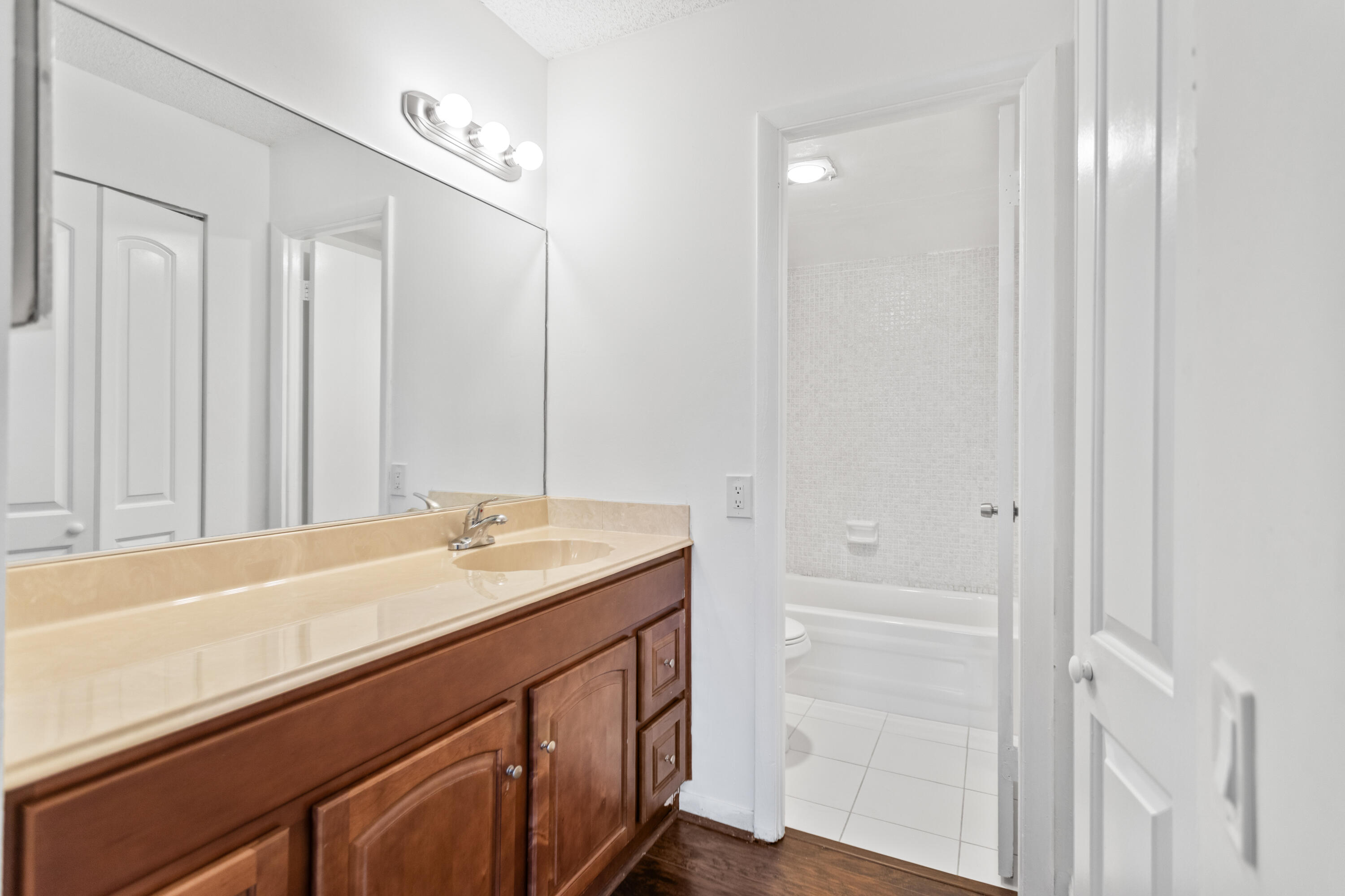 LIME BAY CONDOMINIUM 5 - Residential