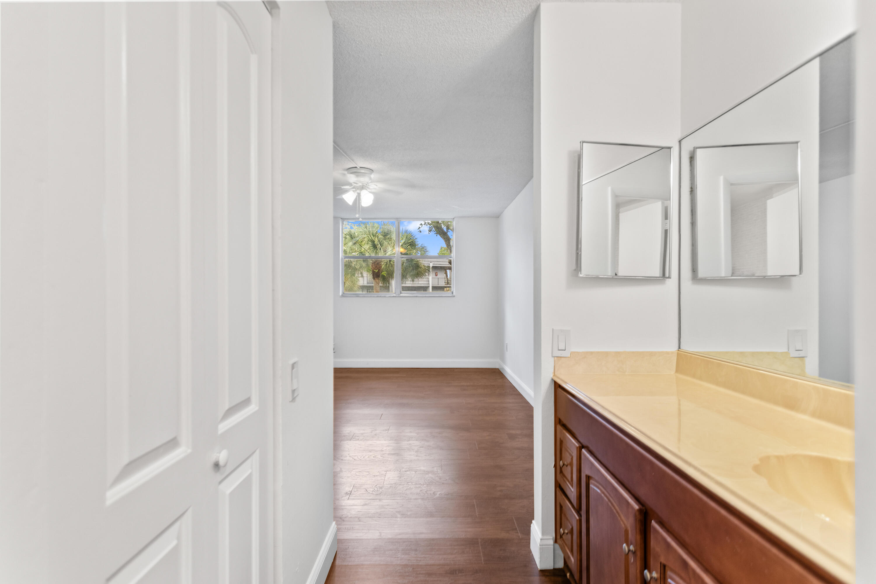 LIME BAY CONDOMINIUM 5 - Residential