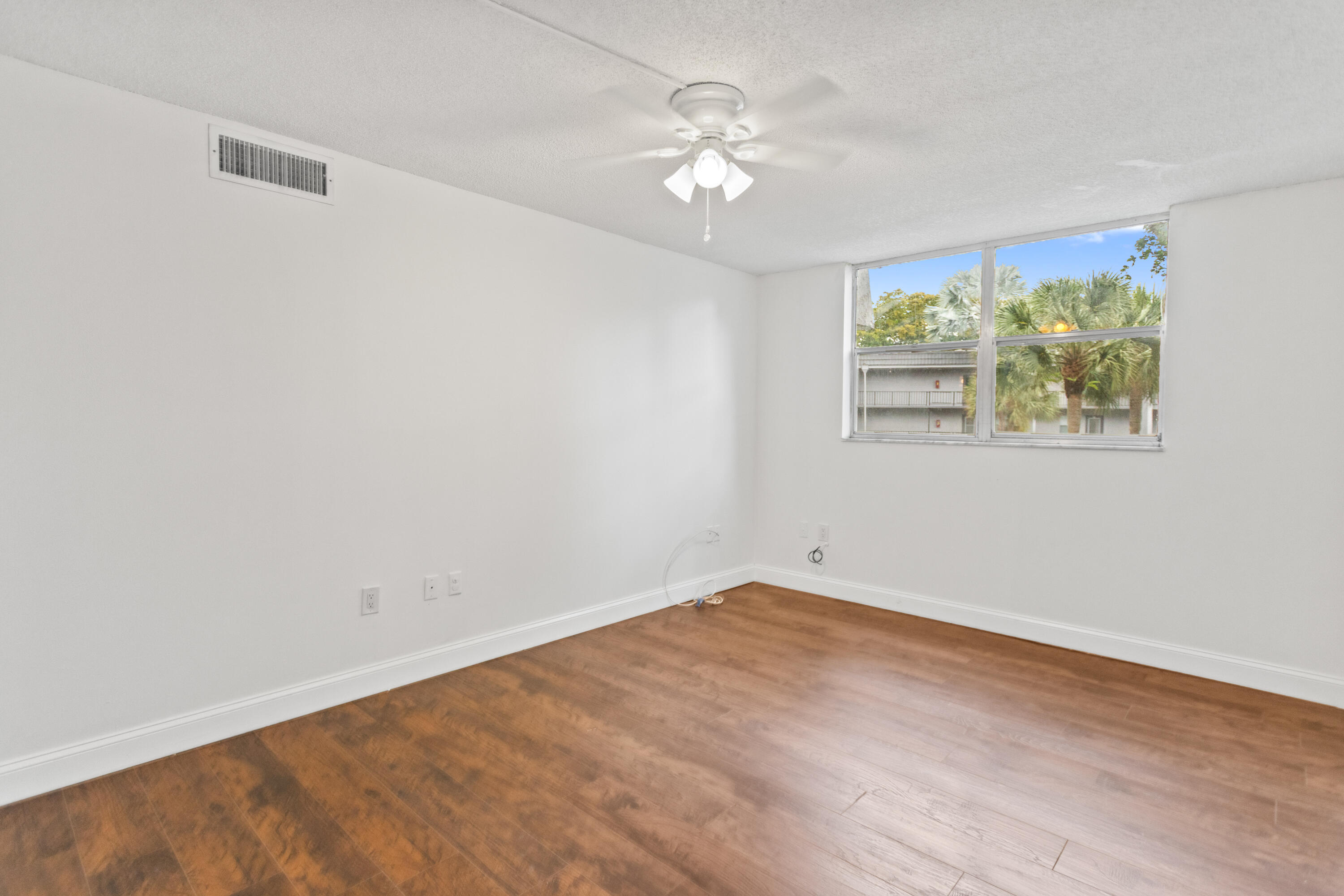 LIME BAY CONDOMINIUM 5 - Residential