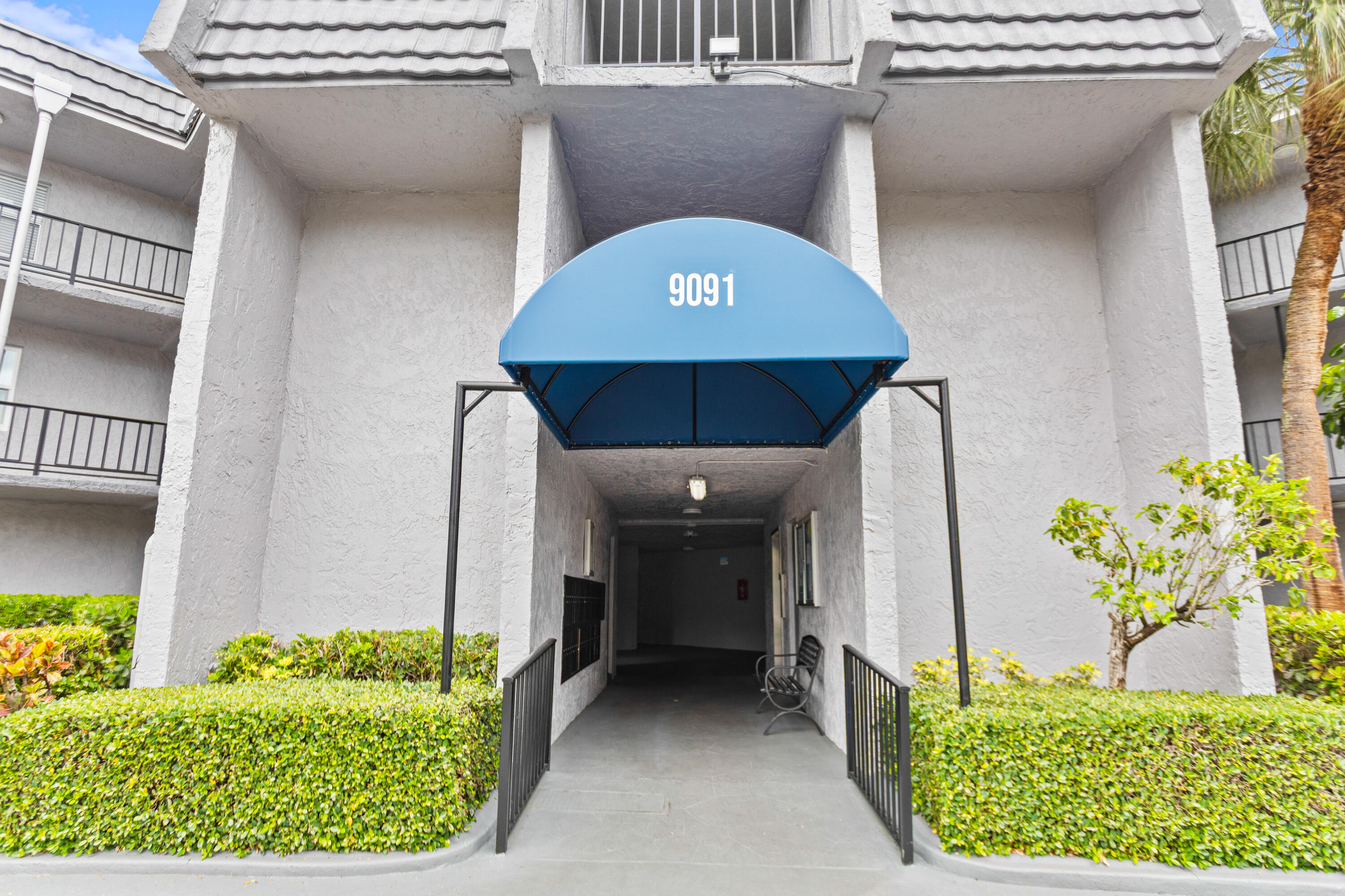 LIME BAY CONDOMINIUM 5 - Residential