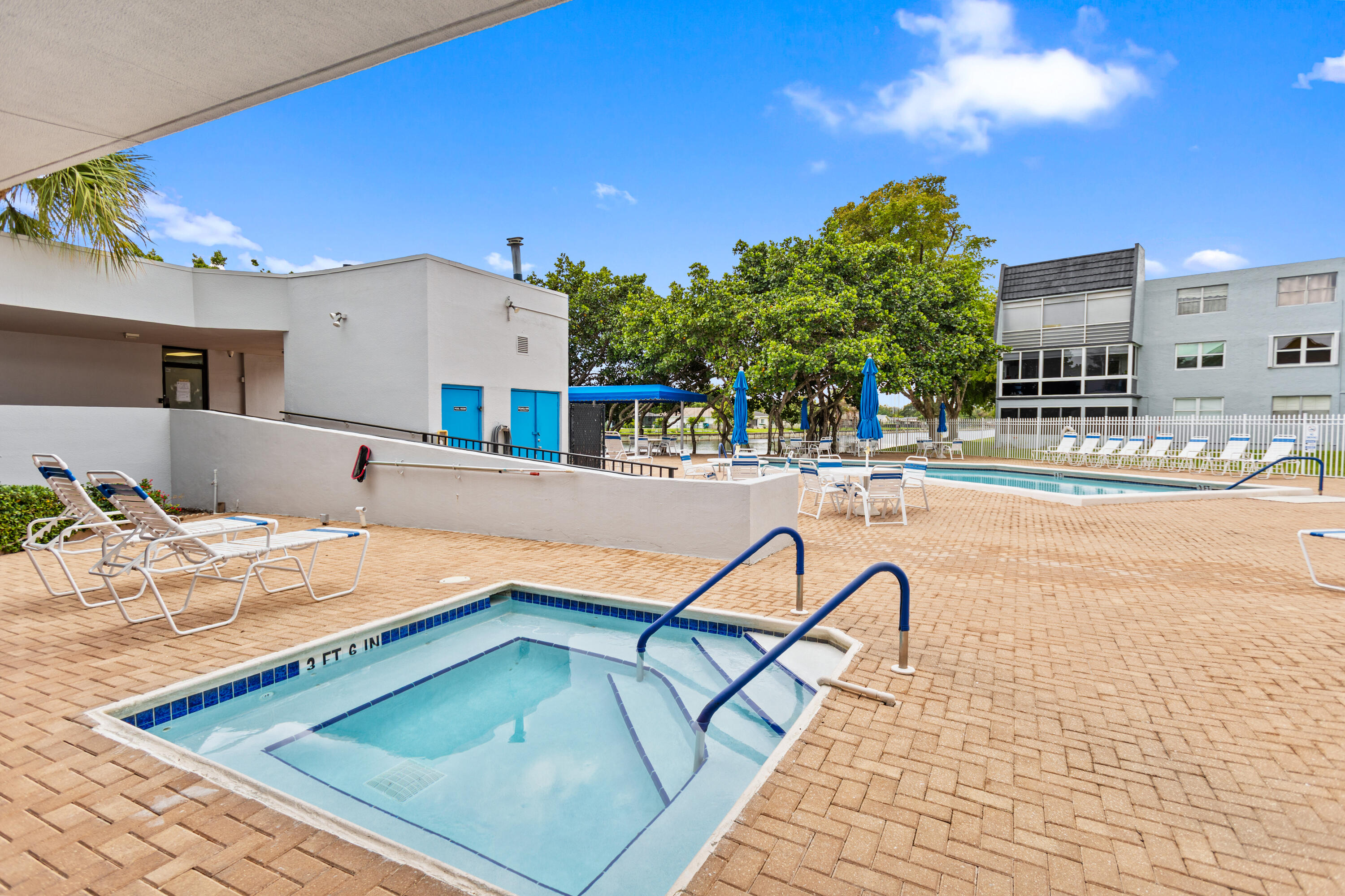 LIME BAY CONDOMINIUM 5 - Residential