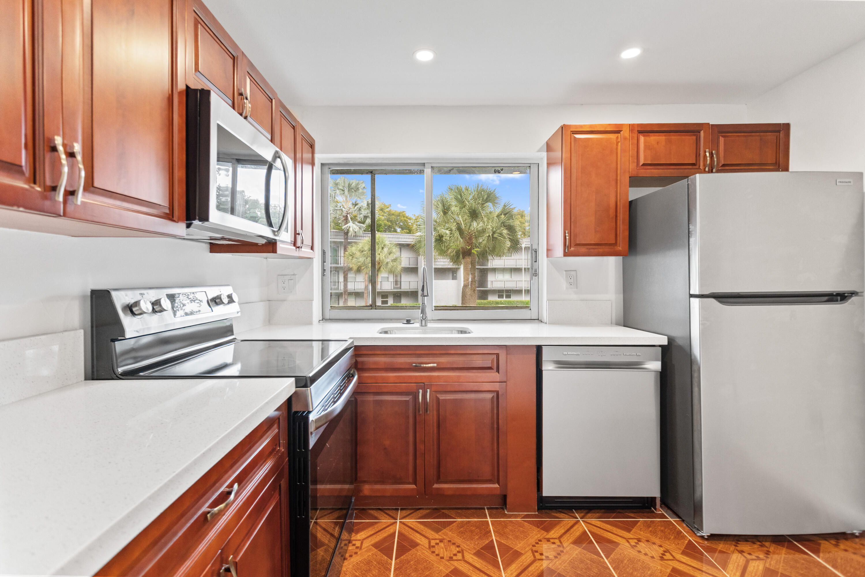 LIME BAY CONDOMINIUM 5 - Residential