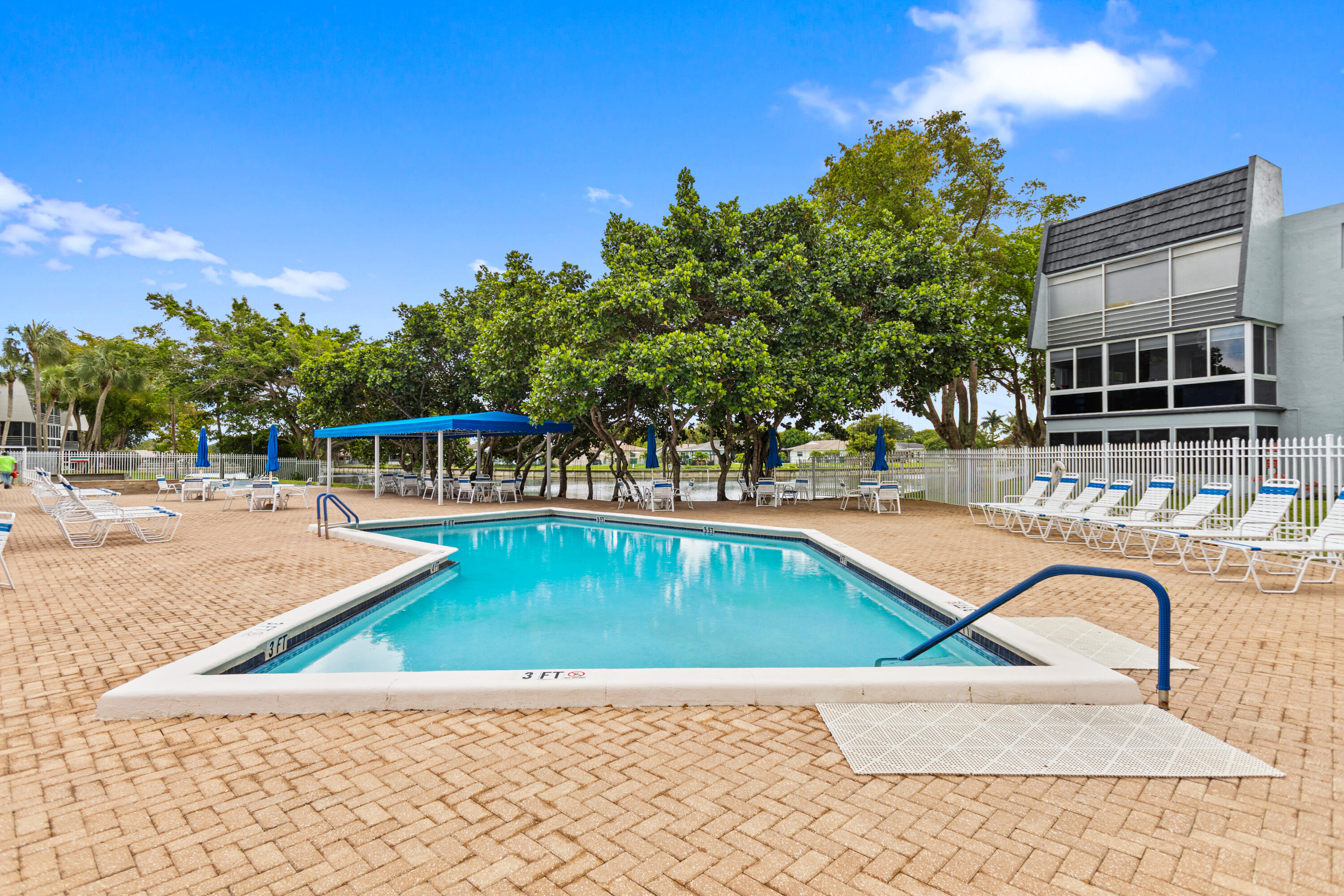 LIME BAY CONDOMINIUM 5 - Residential