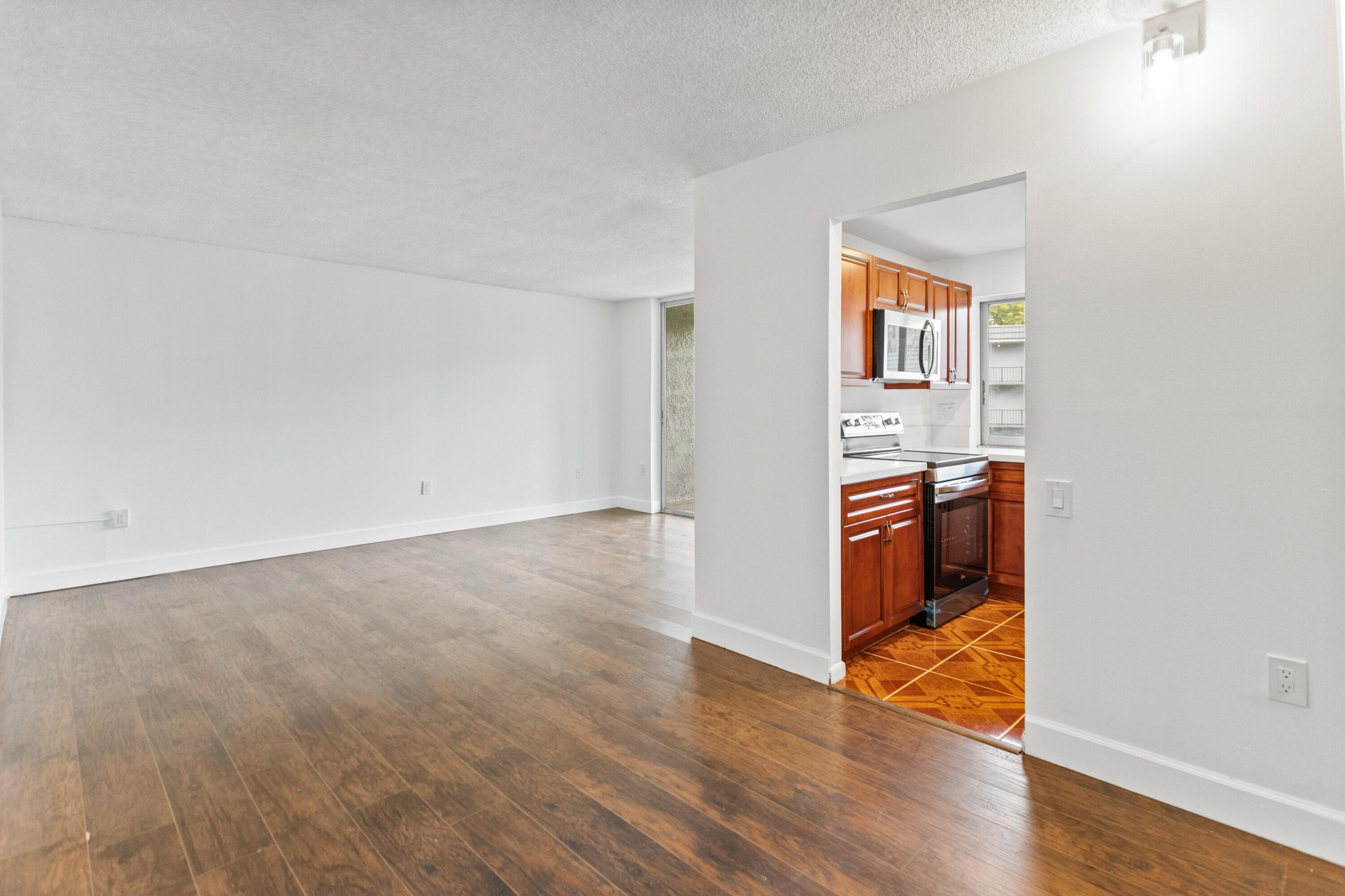 LIME BAY CONDOMINIUM 5 - Residential