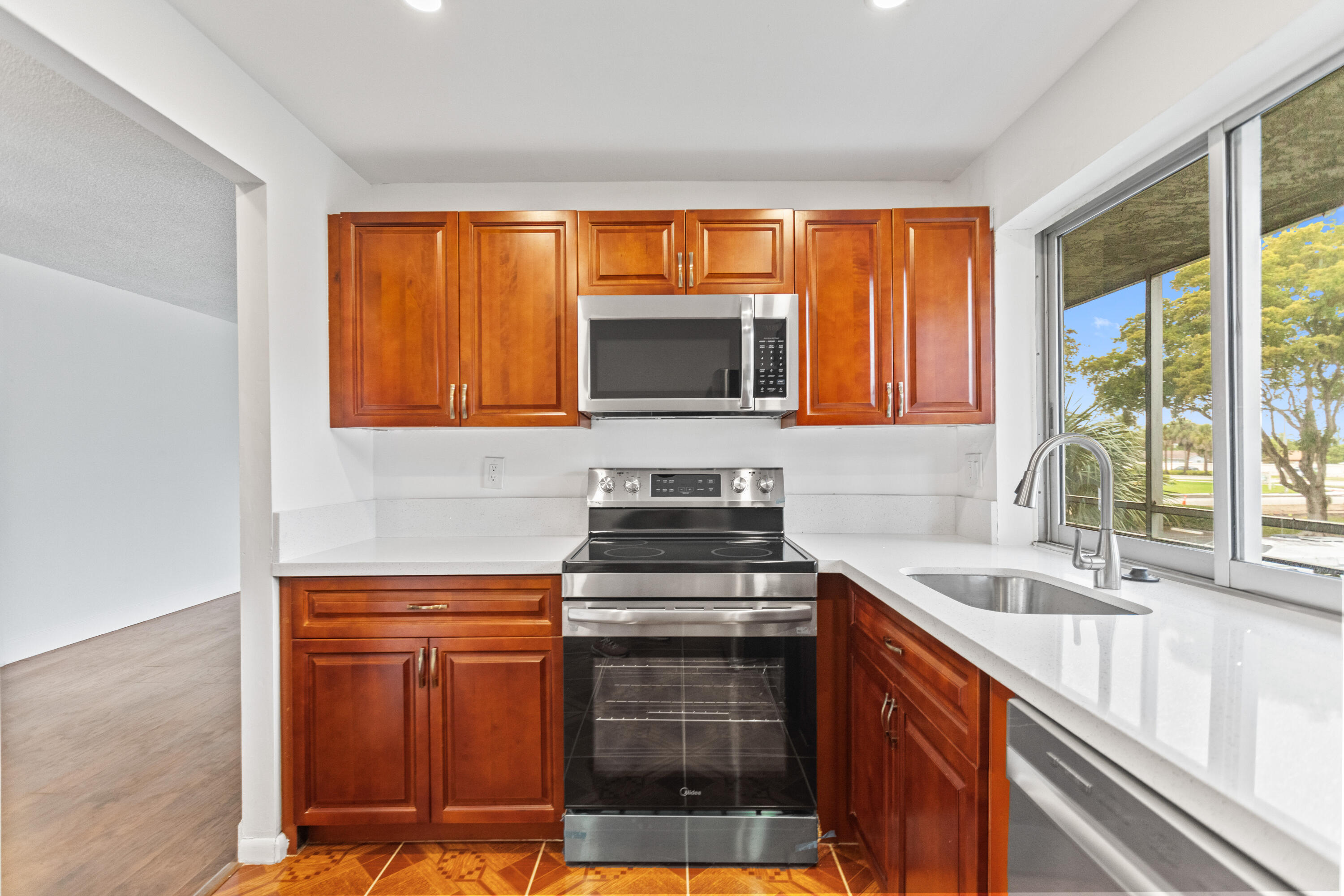 LIME BAY CONDOMINIUM 5 - Residential