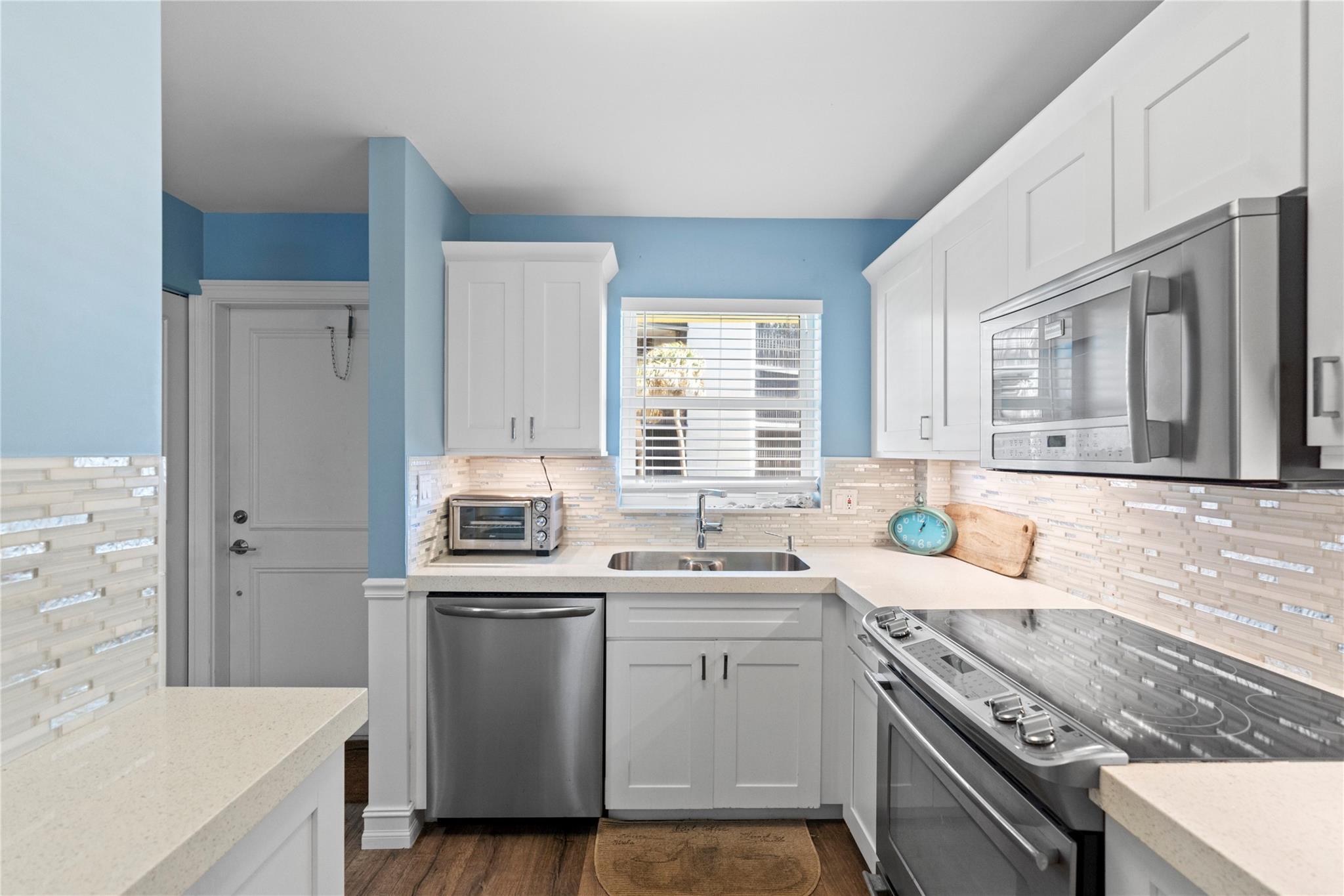 HILLSBORO COLONNADE - Residential