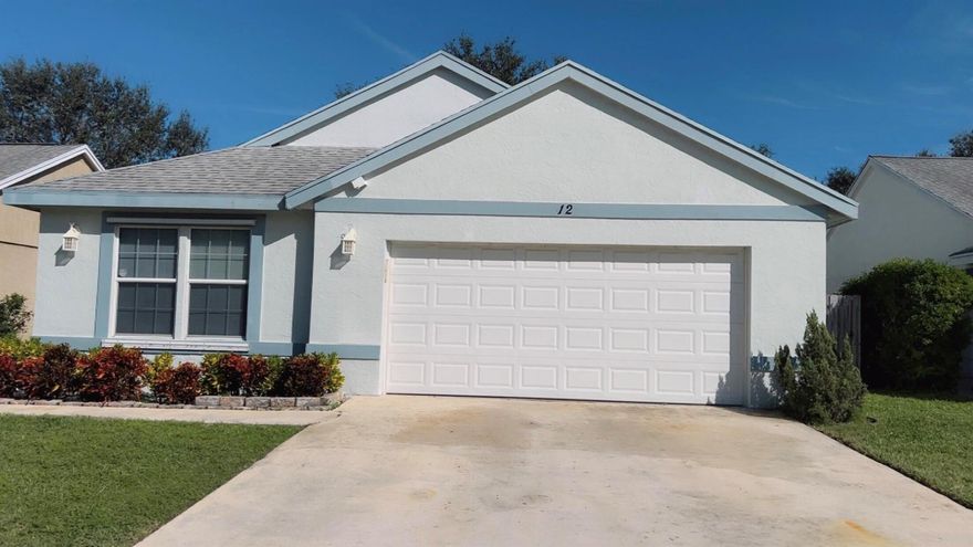 Come see this amazing  3 bed 2 bath home in Lake Shore at The Meadows!! update kitchen and floors. the community offer tennis courts, basketball courts and pickle ball and pool. This won't last.Sellers need 30 to 45 post occupancy.