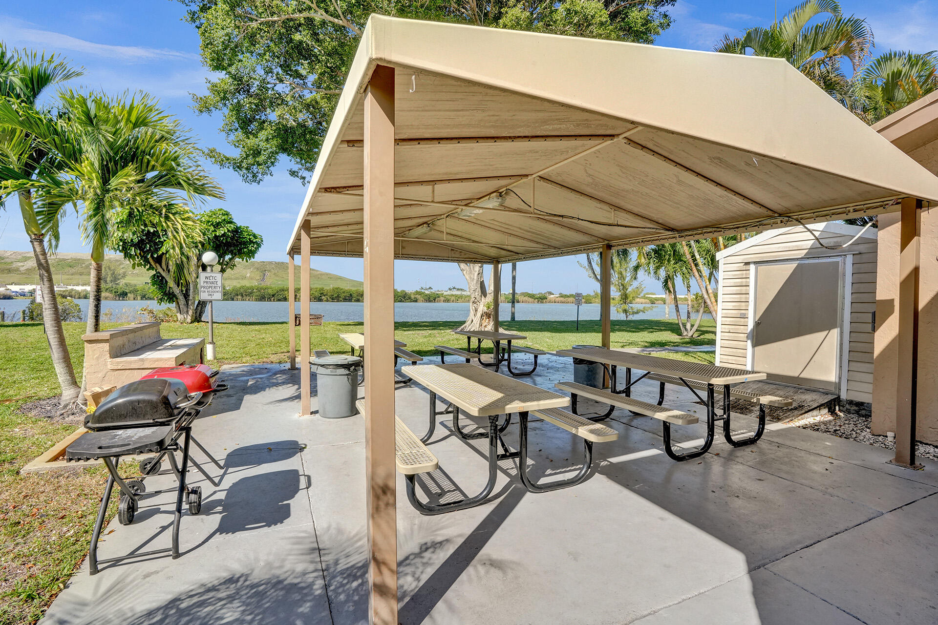 WATERS EDGE TOWERS CONDO - Residential