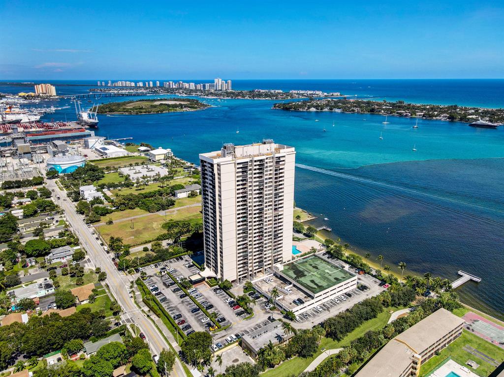 PALM BEACH HOUSE CONDO - Residential