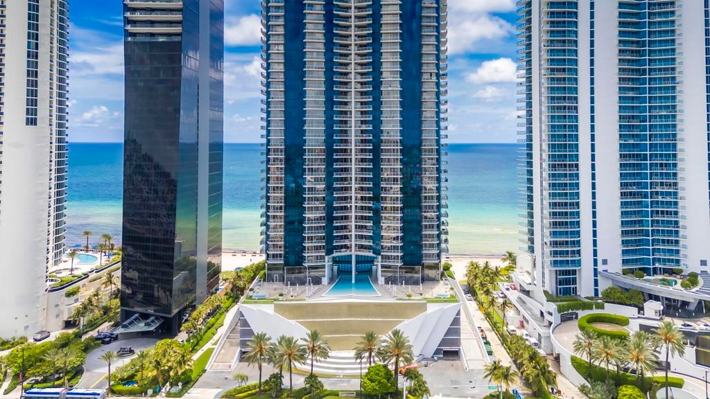 17121 Collins Avenue 2207