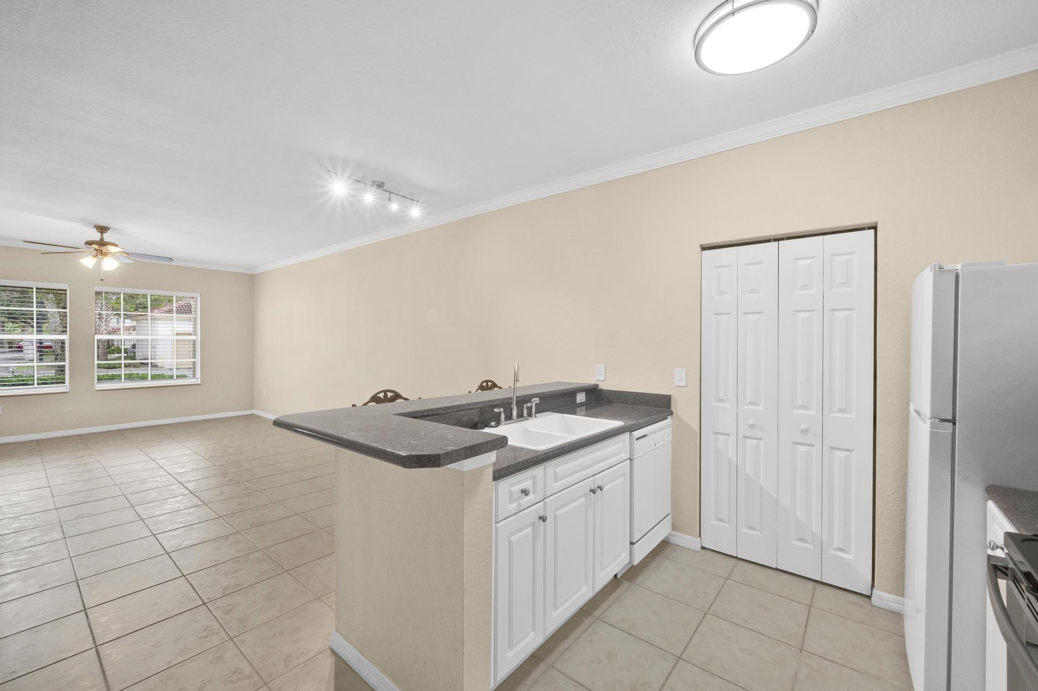 THE ESTATES AT STUART CONDO - Residential Lease
