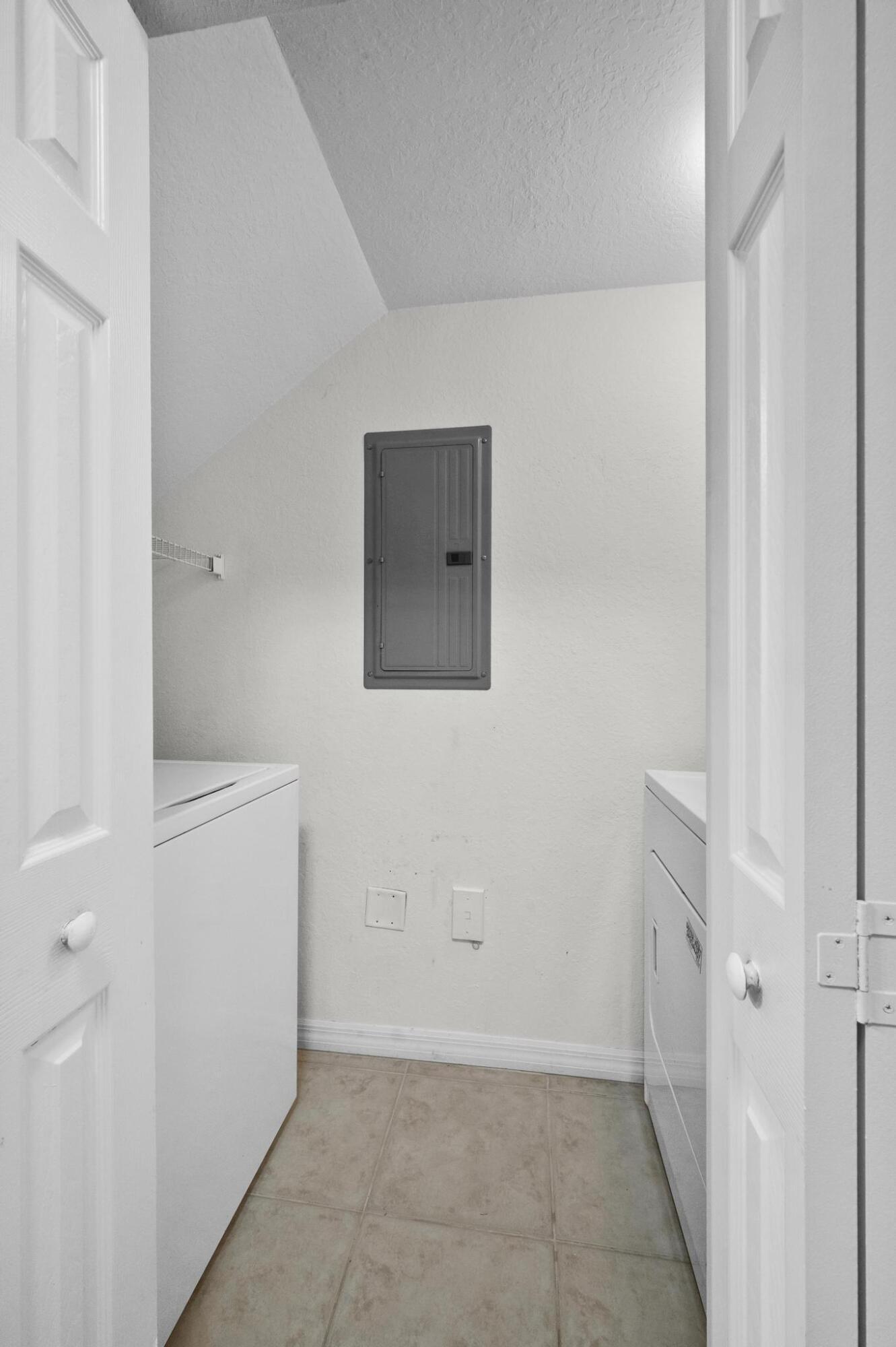 THE ESTATES AT STUART CONDO - Residential Lease