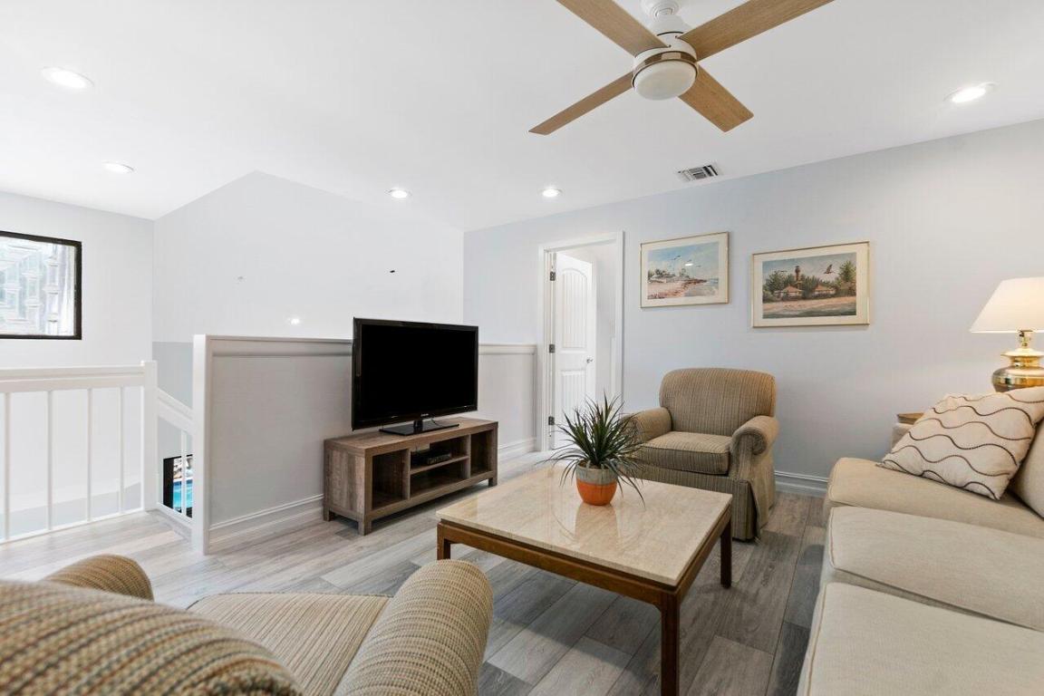 PELICAN HARBOR PH 4-A - Residential Lease