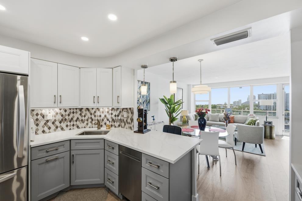 Coral Ridge Towers South - Residential