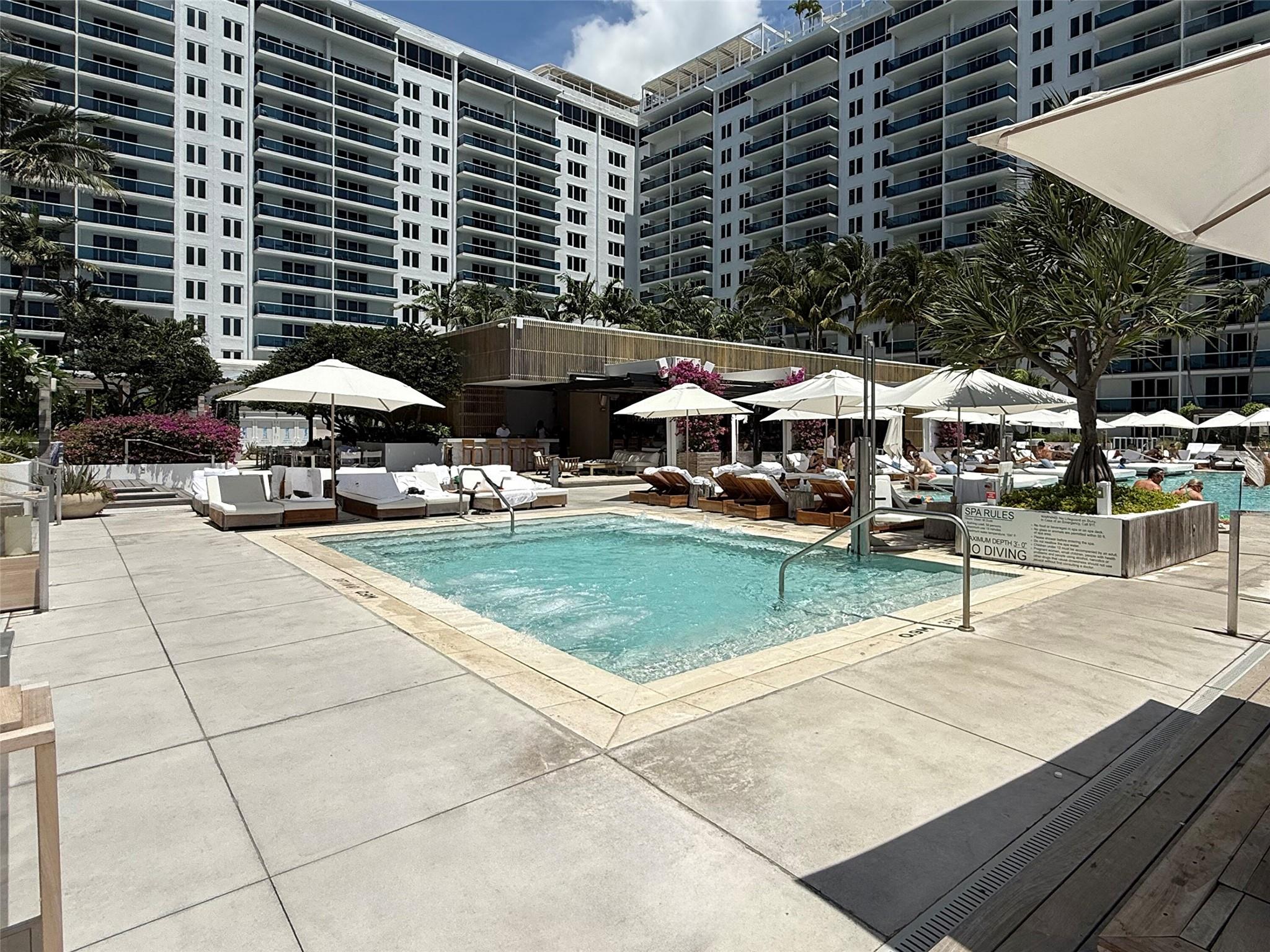 Roney Palace - Residential