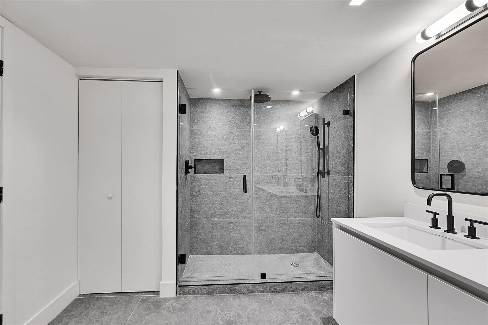Roney Palace - Residential