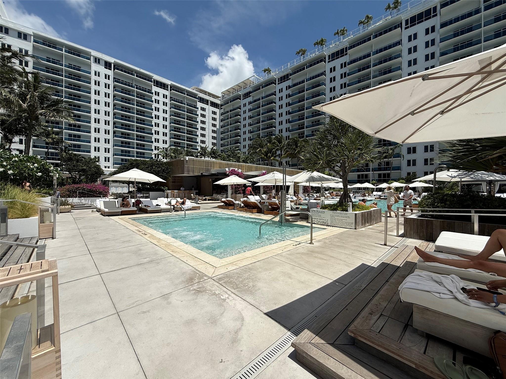 Roney Palace - Residential