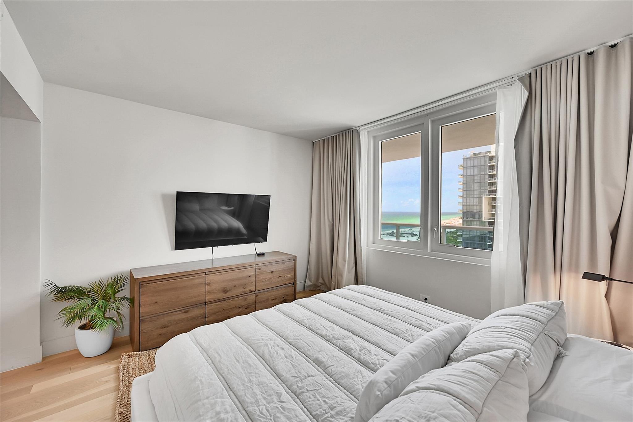 Roney Palace - Residential