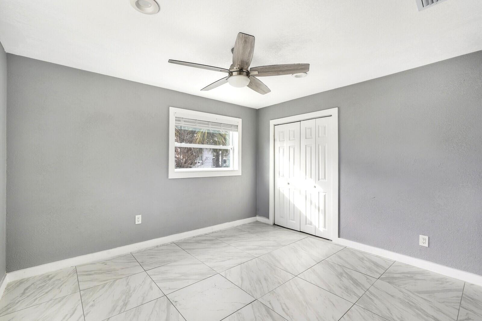 PALM BEACH SQUARE UNIT 5 - Residential Lease