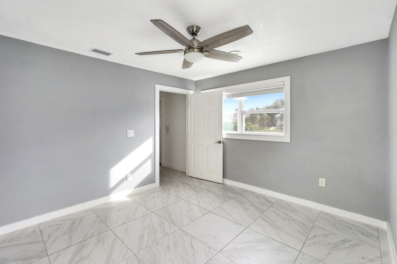 PALM BEACH SQUARE UNIT 5 - Residential Lease