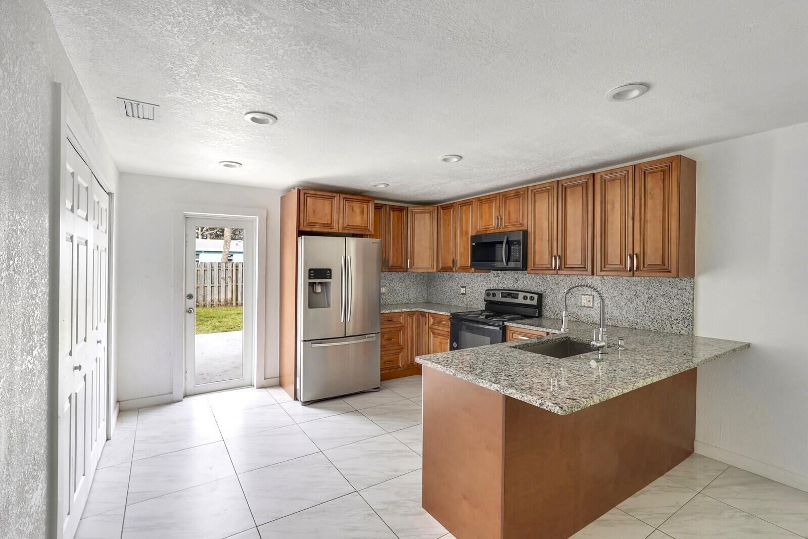 PALM BEACH SQUARE UNIT 5 - Residential Lease