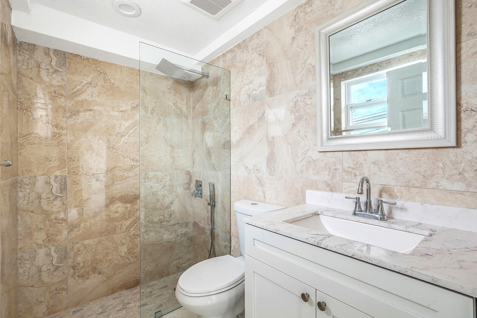 PALM BEACH SQUARE UNIT 5 - Residential Lease