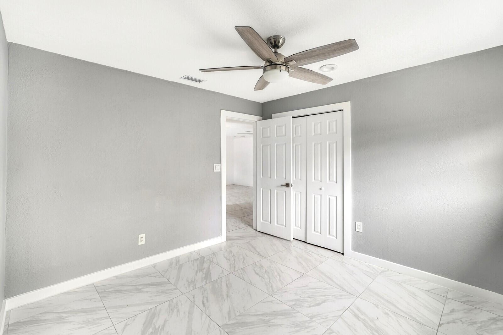 PALM BEACH SQUARE UNIT 5 - Residential Lease