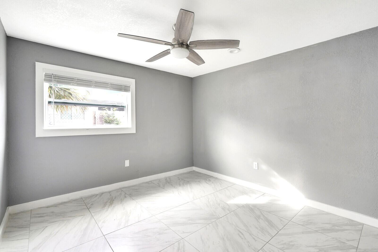 PALM BEACH SQUARE UNIT 5 - Residential Lease