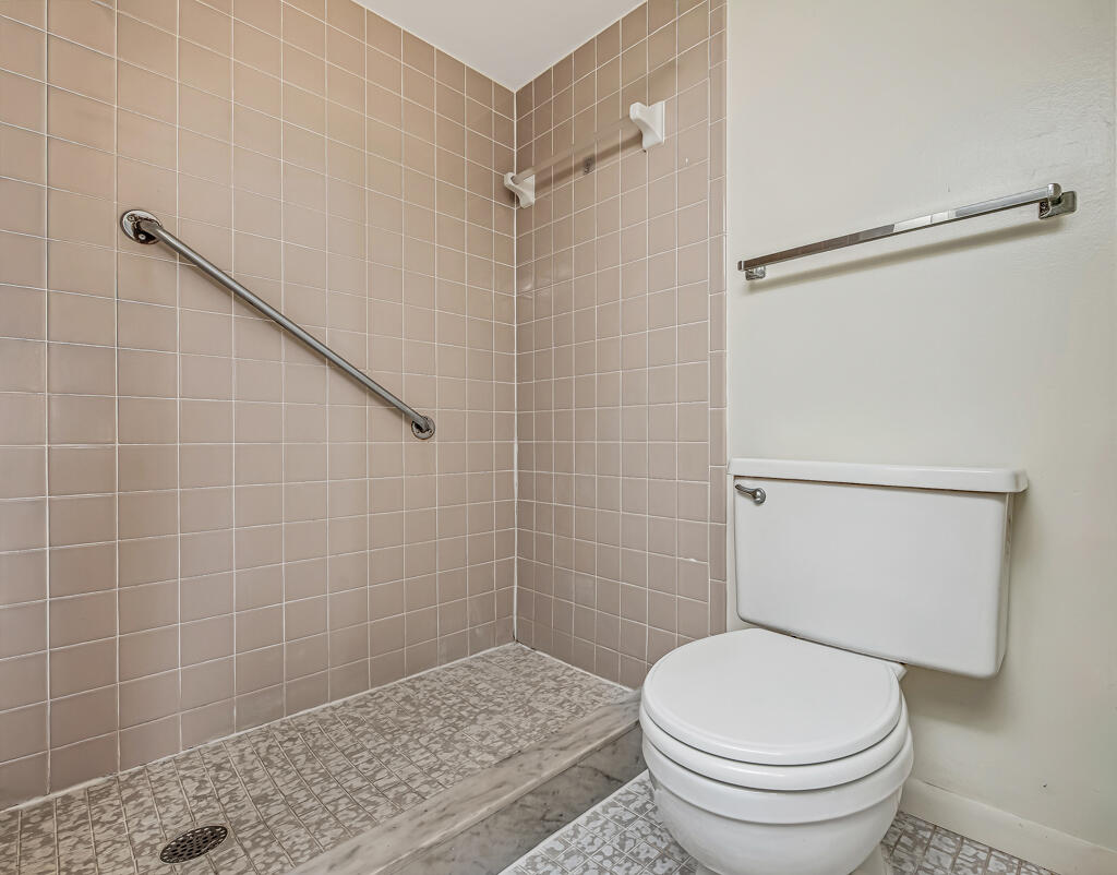 SUNRISE OF PALM BEACH CONDO 1,2,3,4, 14 AND 17 - Residential Lease
