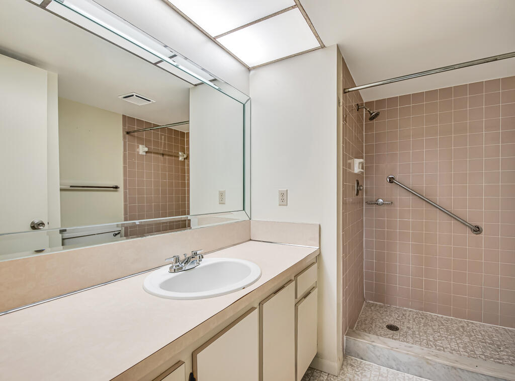 SUNRISE OF PALM BEACH CONDO 1,2,3,4, 14 AND 17 - Residential Lease
