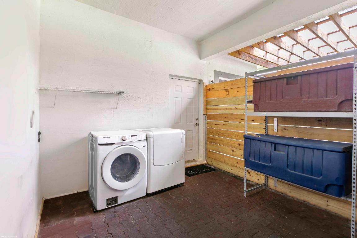 Palm Beach Point Sunglade - Residential