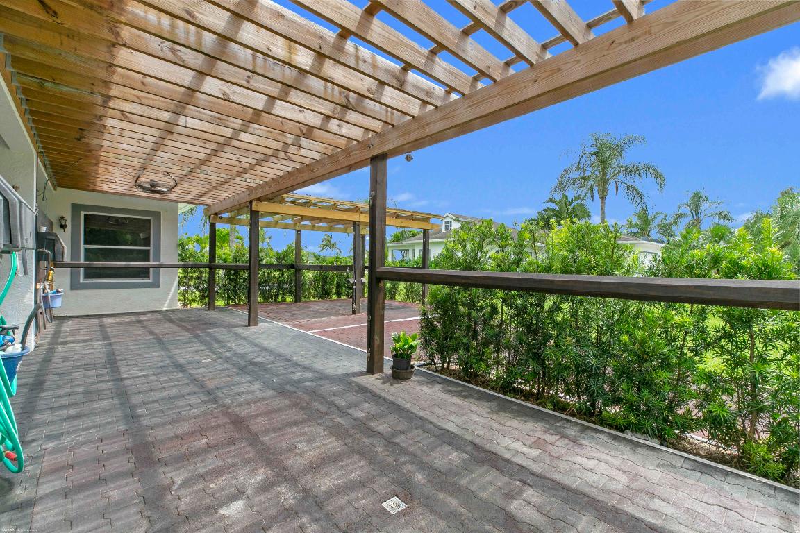 Palm Beach Point Sunglade - Residential