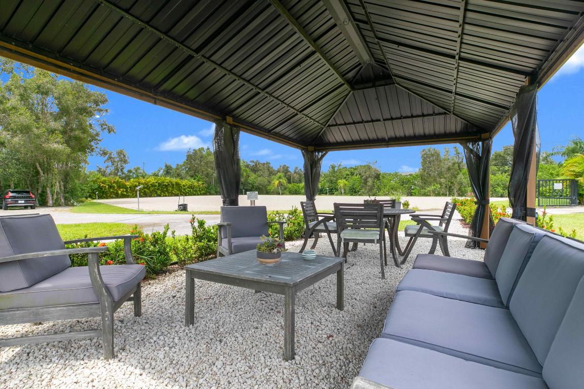 Palm Beach Point Sunglade - Residential