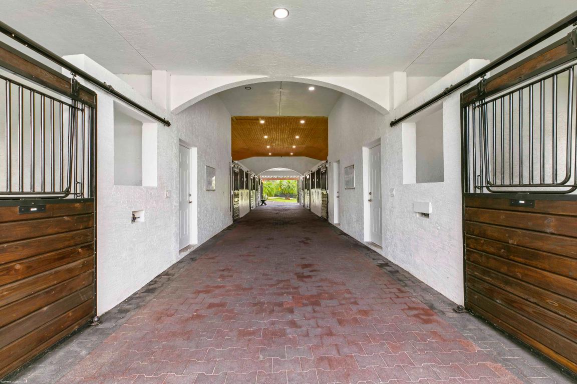 Palm Beach Point Sunglade - Residential