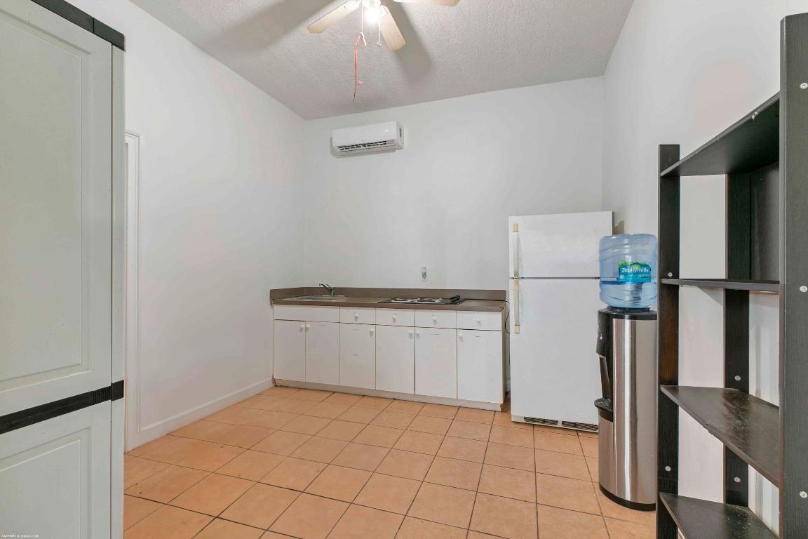 Palm Beach Point Sunglade - Residential