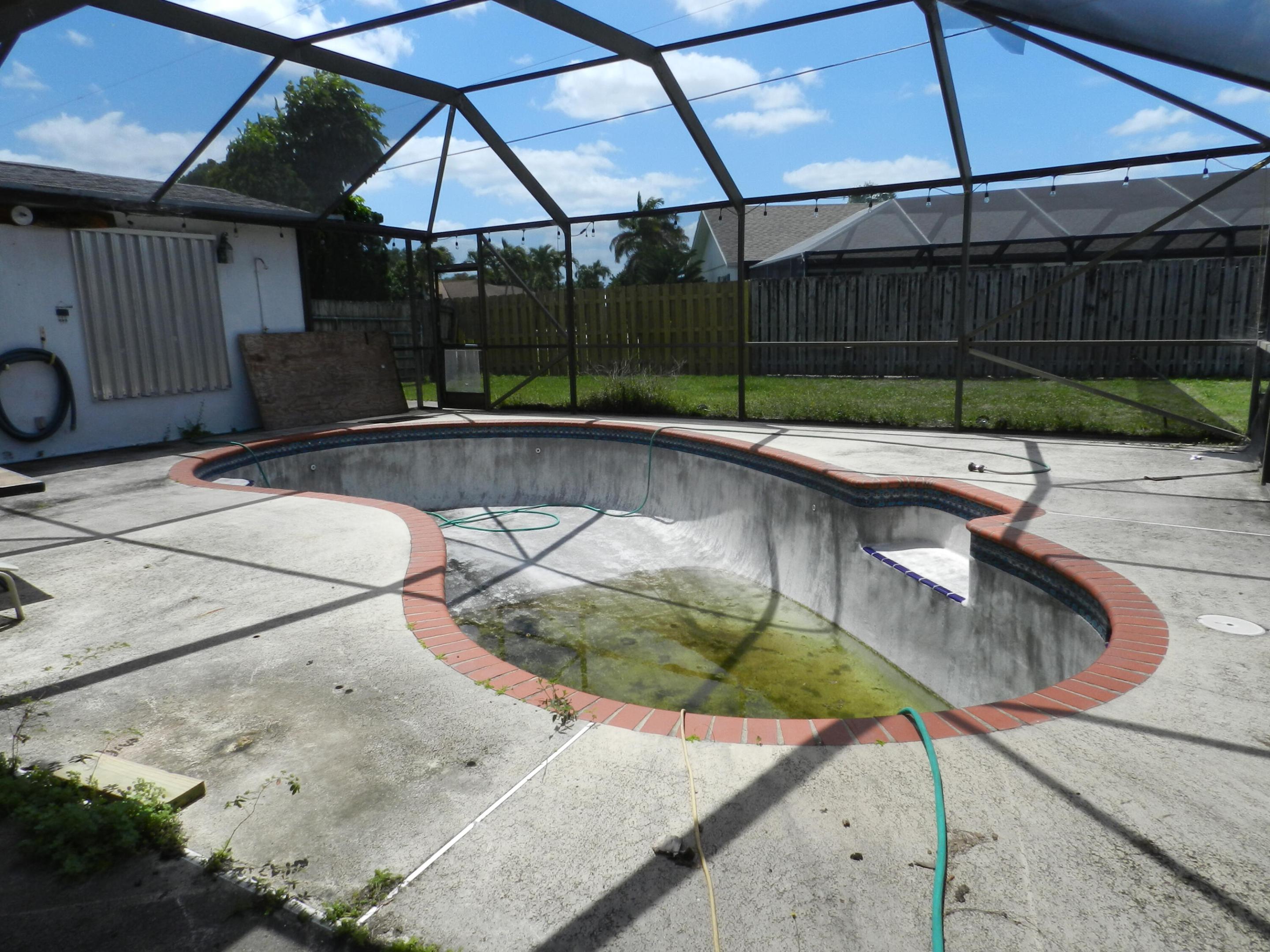 PALM BEACH NATL GOLF AND COUNTRY CLUB ESTATES 2 - Residential