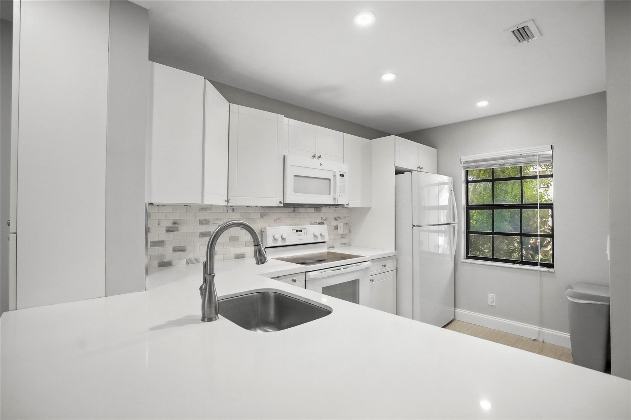 PEMBROKE POINTE SECTION T - Residential