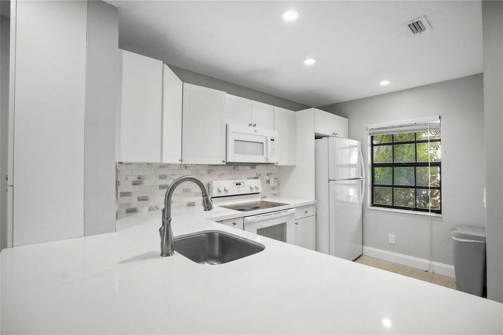 Photo of 510 NW 103rd Terrace #510, Pembroke Pines, FL 33026 (MLS # F10551058)